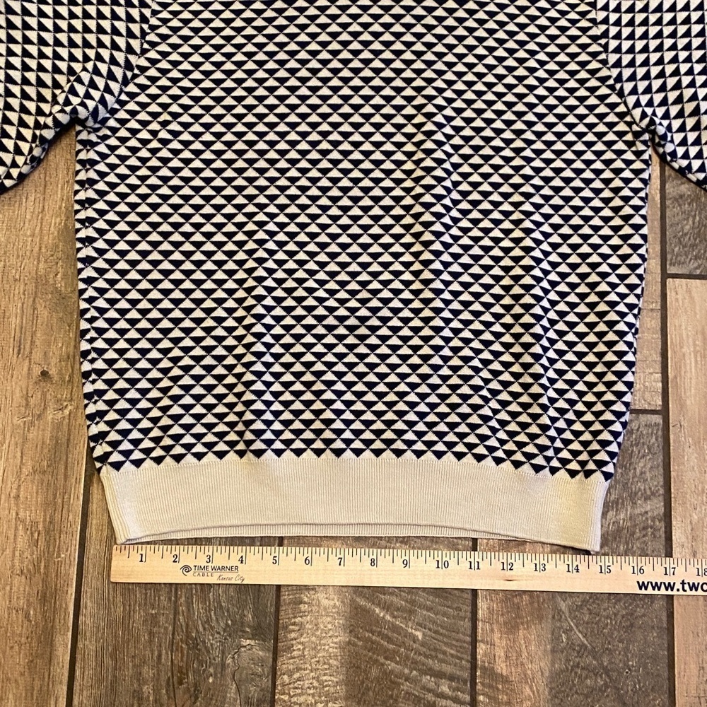 Grobund Geometric Pattern Sweater - Picture 10 of 11